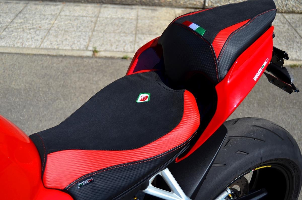 CSSF01- STREETFIGHTER V4 SEAT COVER RIDER
