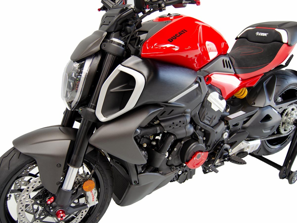 CRB75O - DIAVEL V4 MATT CARBON FRONT FENDER
