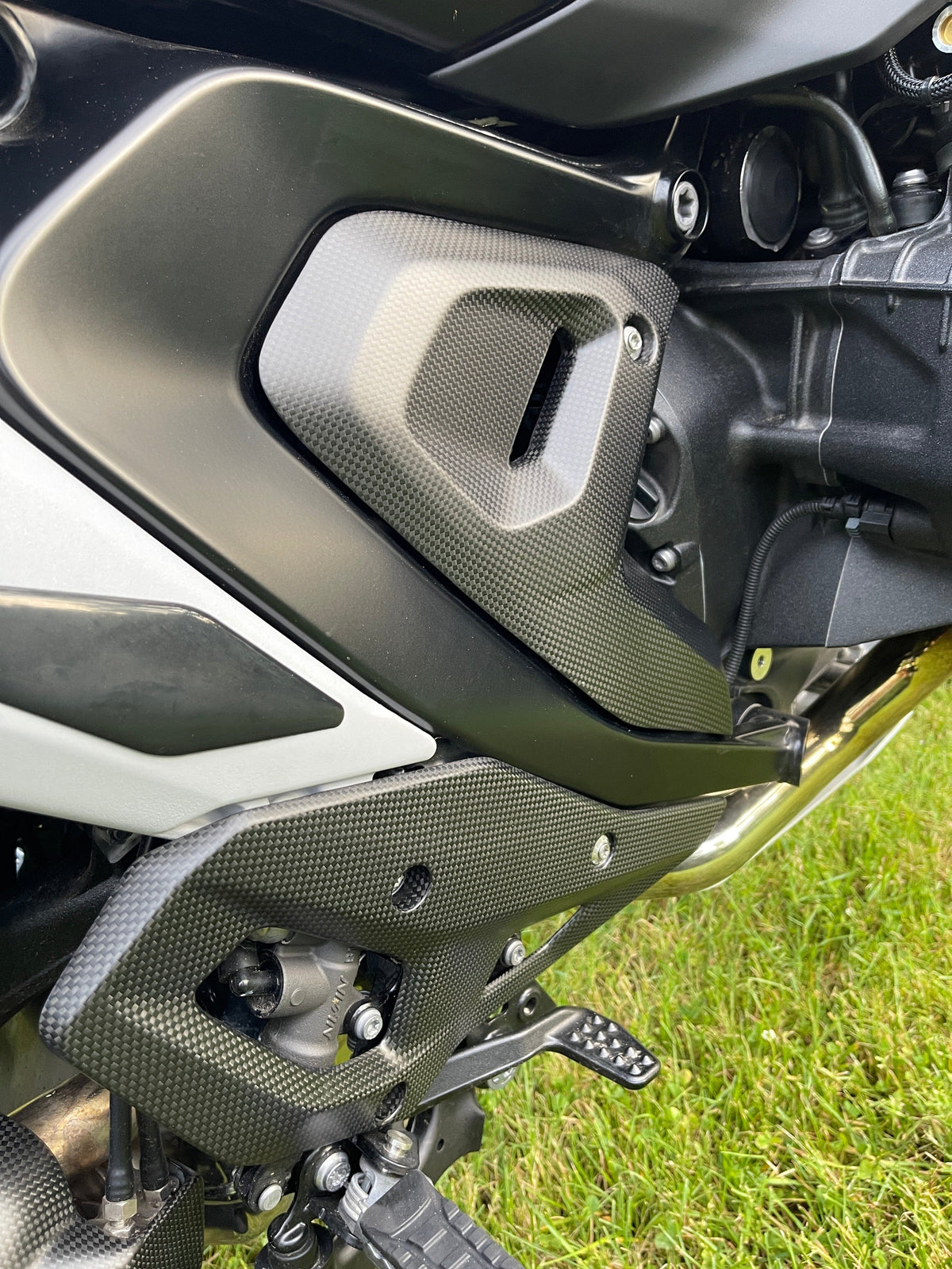 CRB182O BMW R1300GS Matt Carbon Side Panels