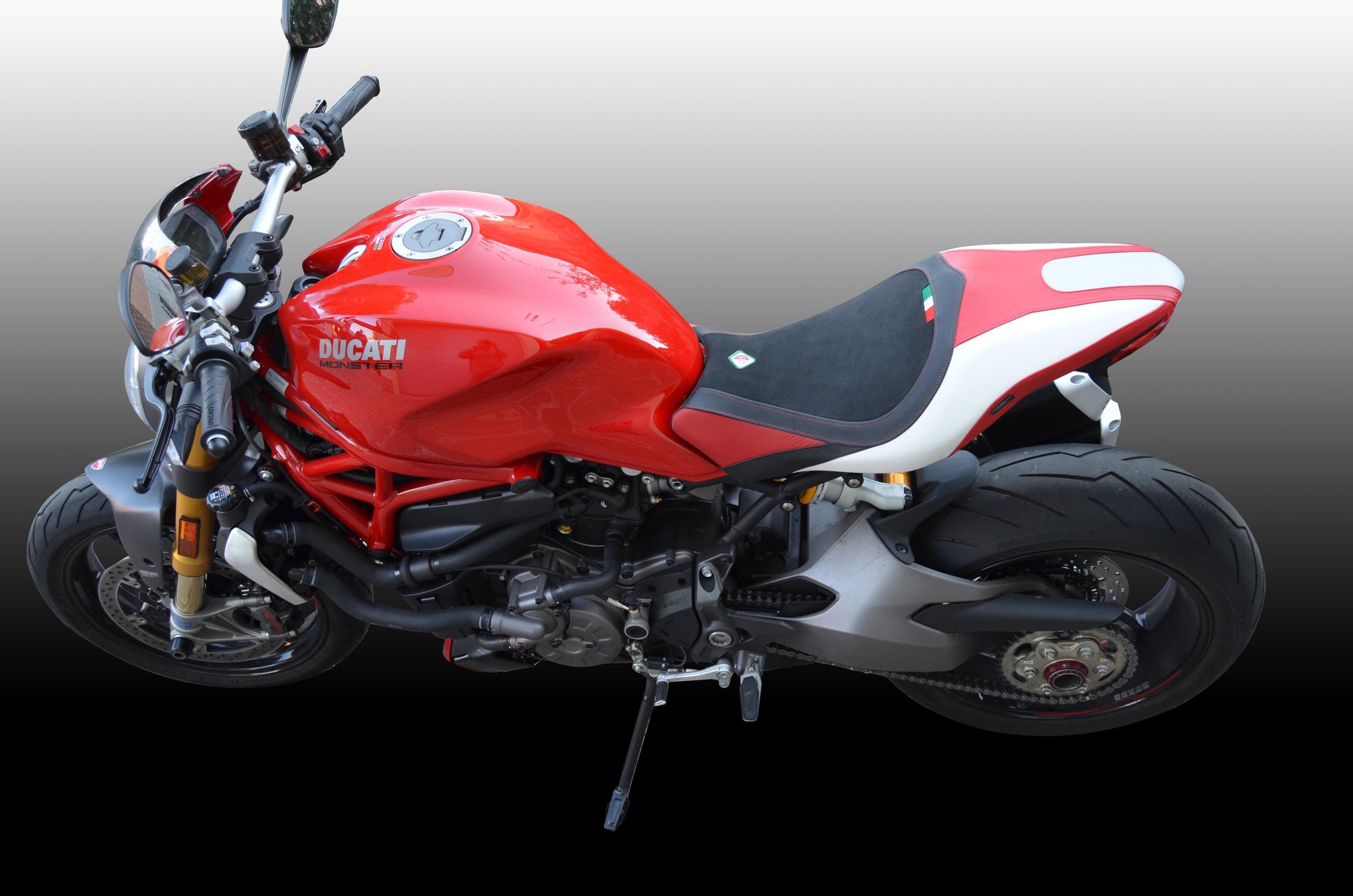 CSM1202 - M1200 MY17 SEAT COVER