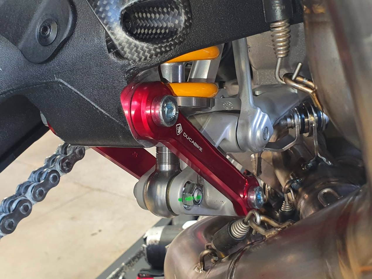 ADR08 SFV4/PAN.V4 Rear Reaction Rods
