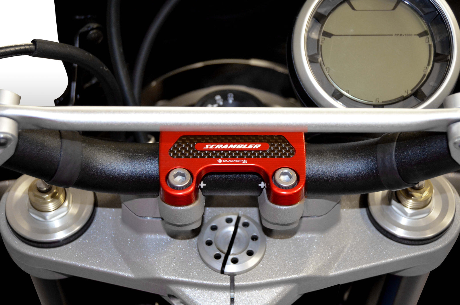 BM12 - HANDLEBAR CLAMP SCRAMBLER D28mm