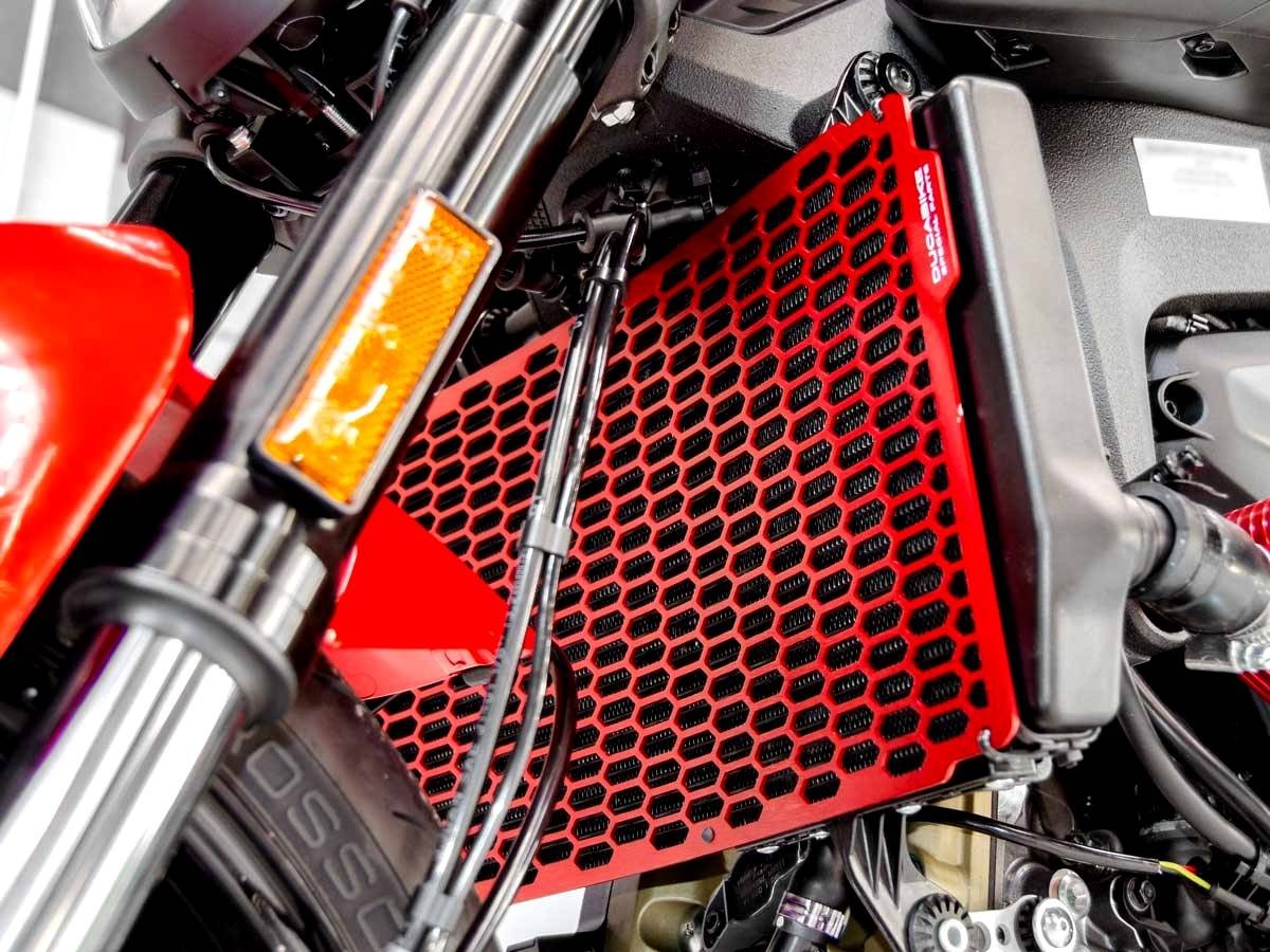 GR11 - M937 H2O RADIATOR GUARD