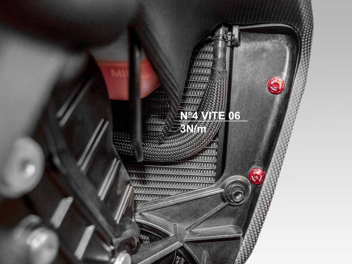 KVT49 - DIAVEL V4 RADIATOR SIDE PANEL SCREW KIT