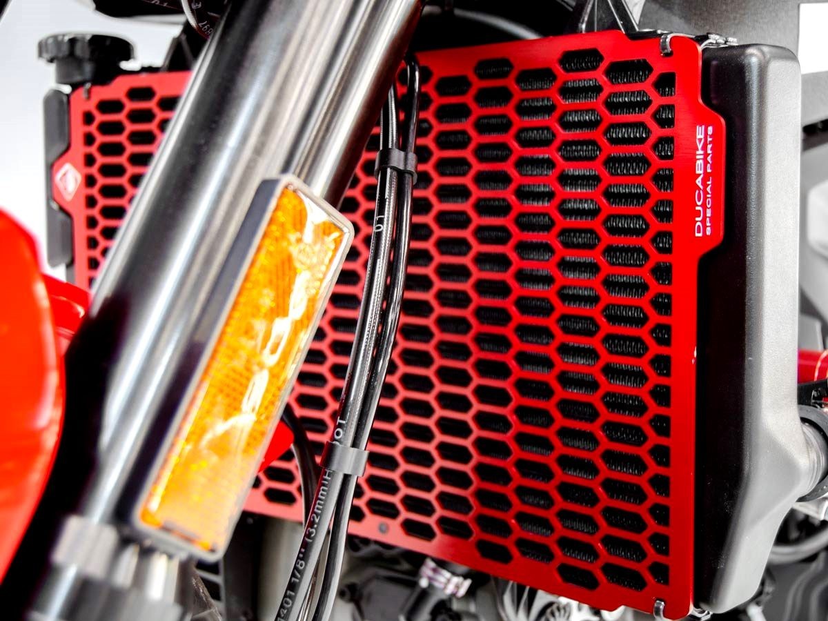 GR11 - M937 H2O RADIATOR GUARD