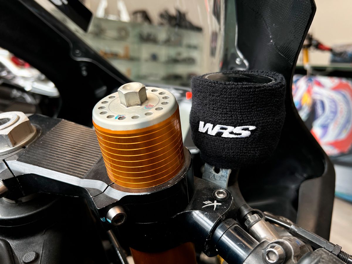 WRS BLACK CUFF PROTECTIVE FOR BRAKE RESERVOIR