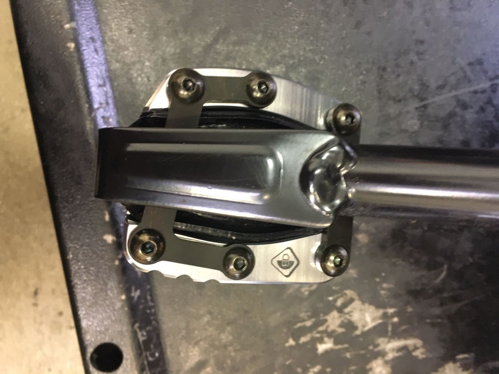 BAC02 - MTS 950 KICKSTAND PAD