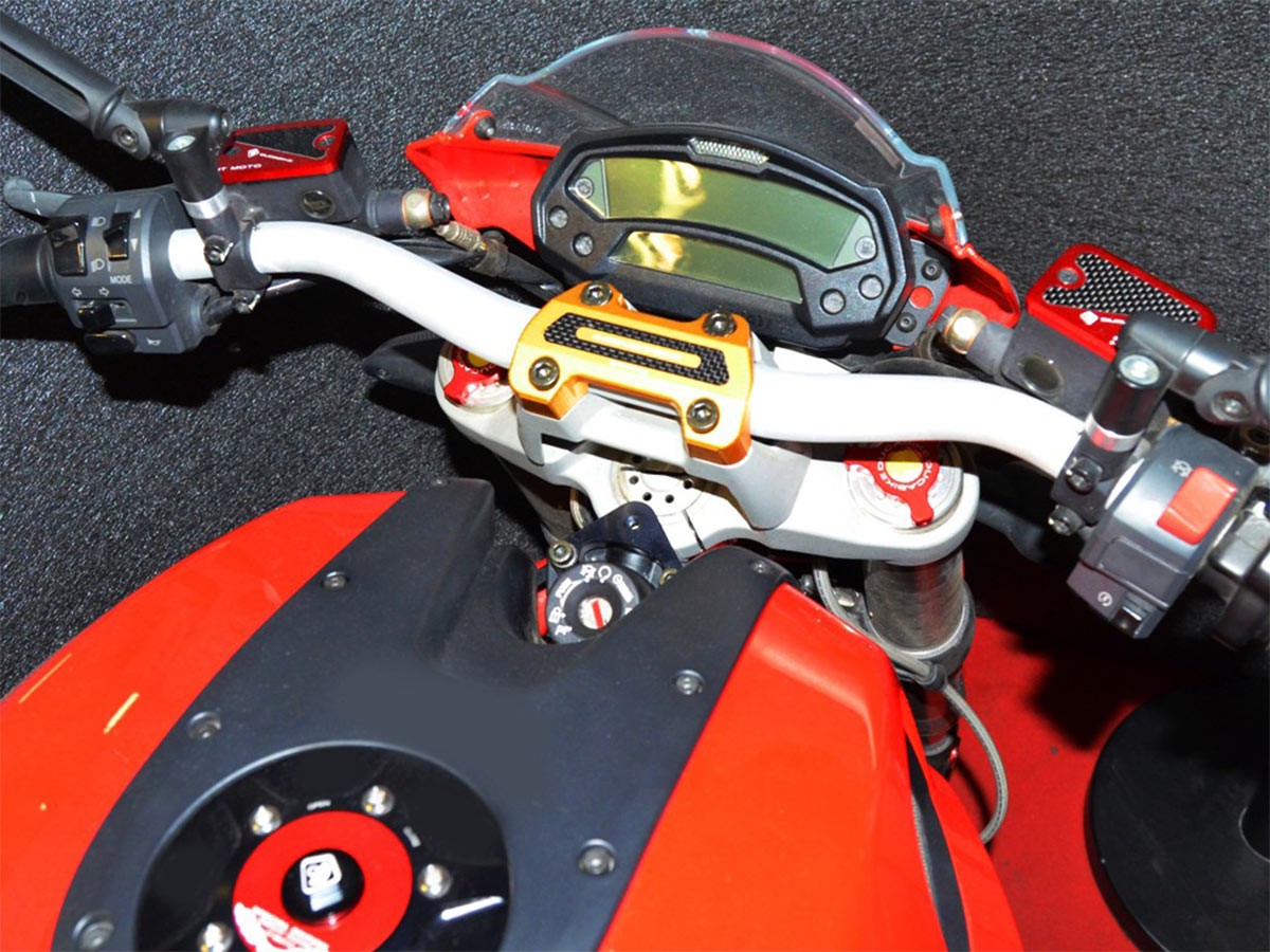 BM06 - HANDLEBAR CLAMP M696