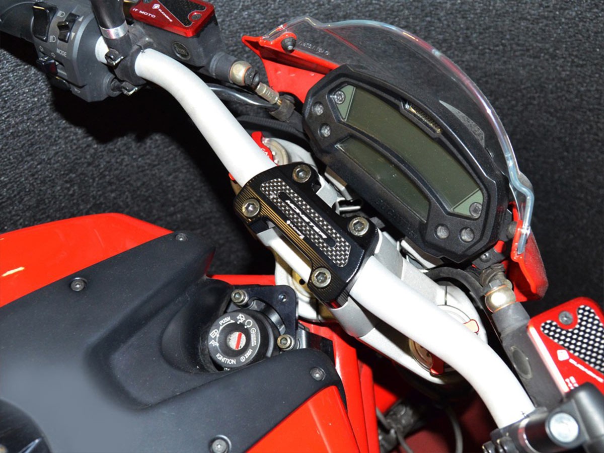 BM06 - HANDLEBAR CLAMP M696
