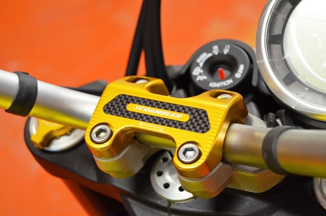 BM08 - HANDLEBAR CLAMP SCRAMBLER