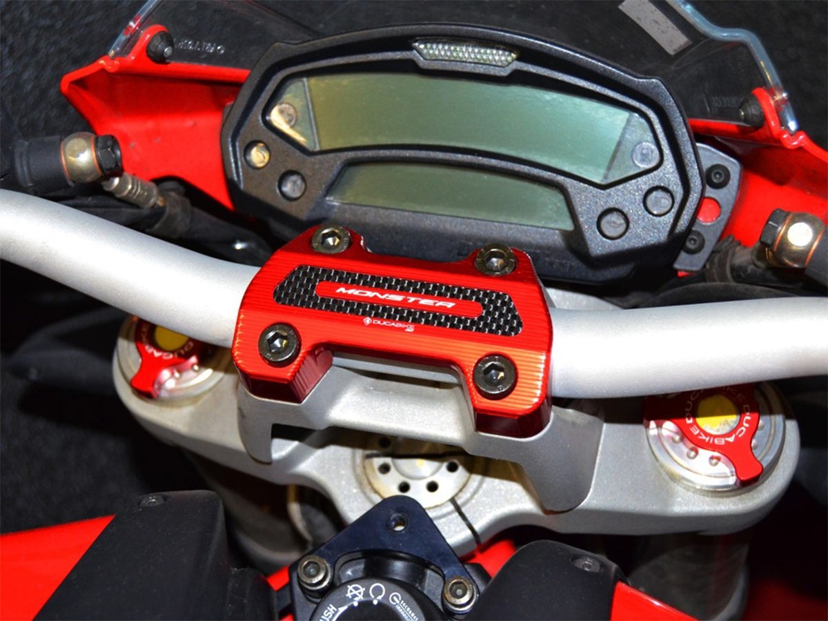 BM06 - HANDLEBAR CLAMP M696