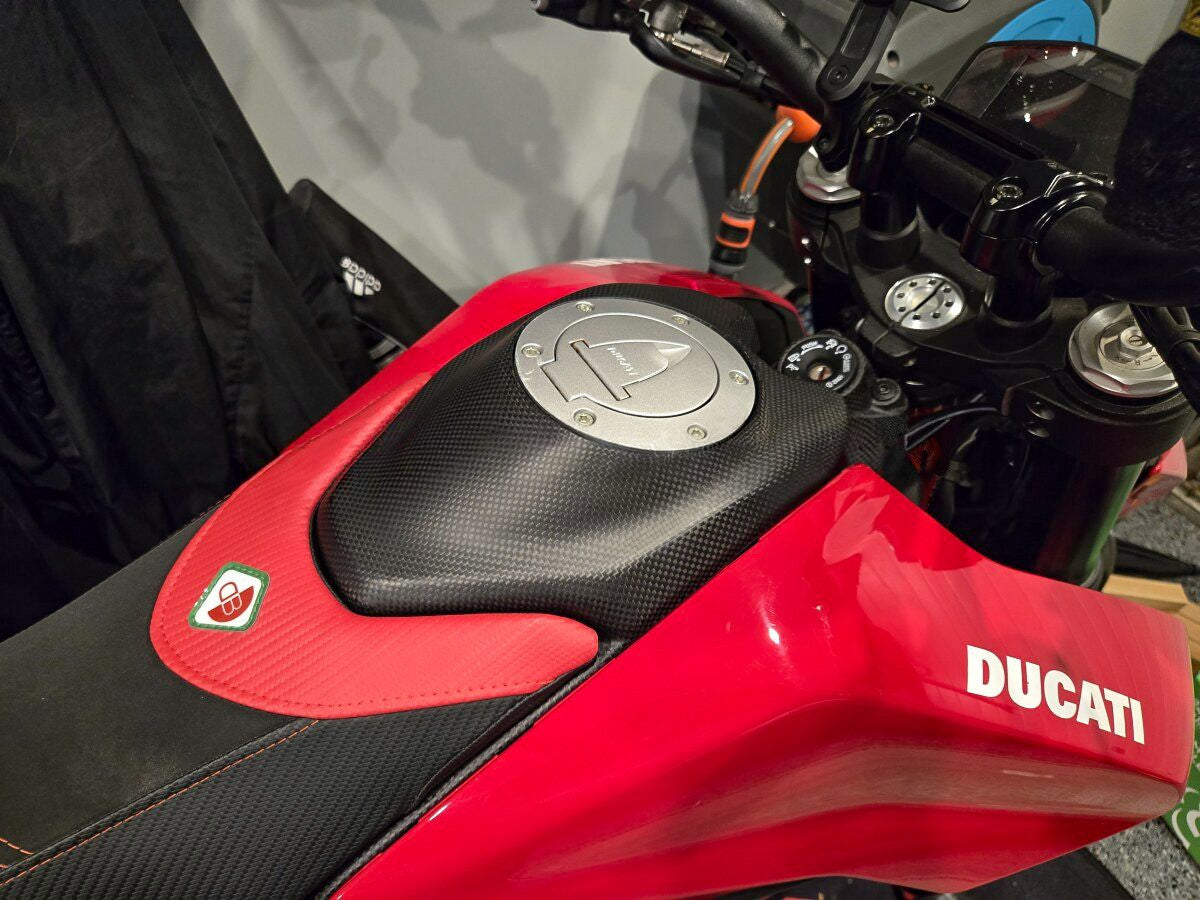 CRB192O - HM 950 CARBON TANK COVER