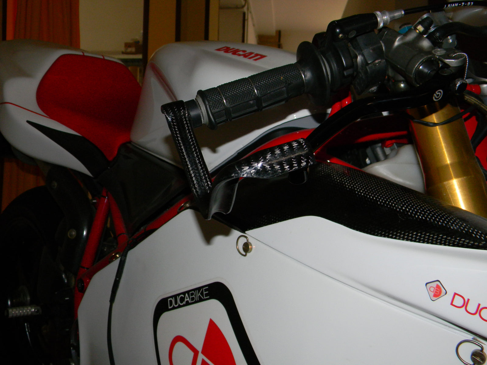 PLF02X - V4 CARBON BRAKE LEVER PROTECTION