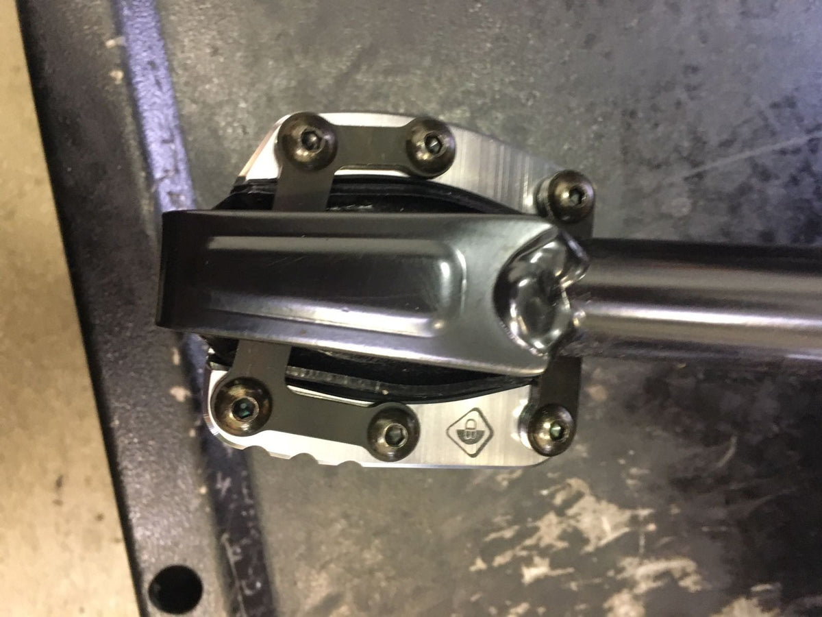 BAC02 MTS 950 Kickstand Pad
