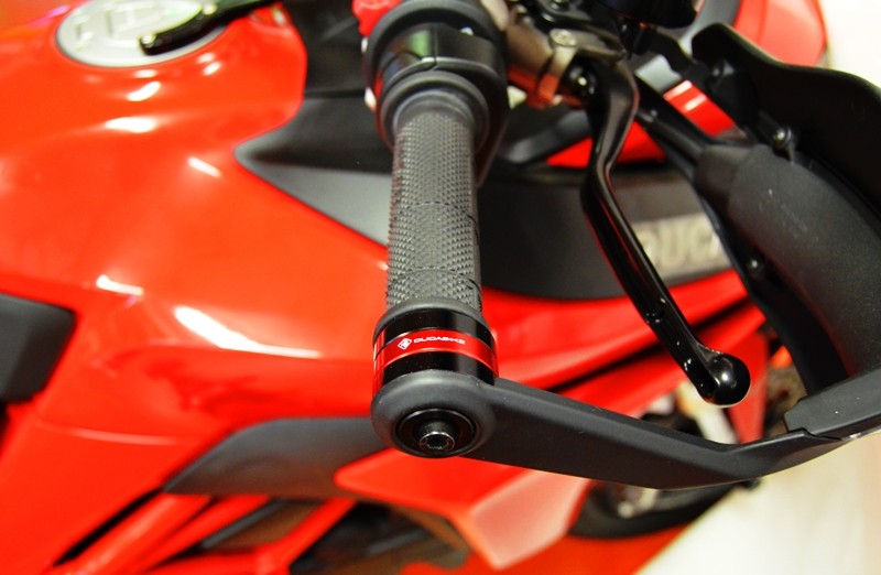 CM04 - HANDLEBAR CAPS MTS