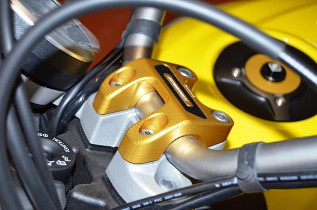 BM08 - HANDLEBAR CLAMP SCRAMBLER