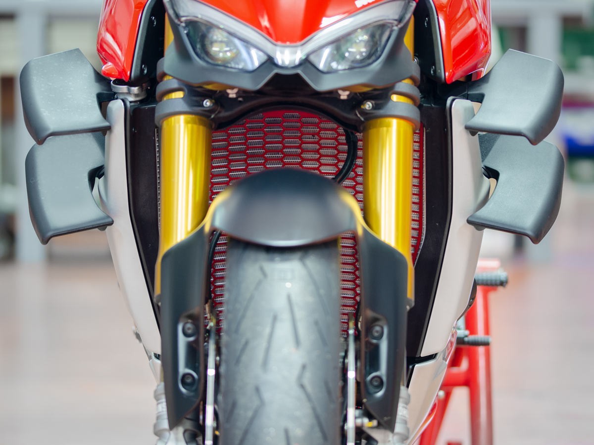 GR09 - SFV4 H2O RADIATOR GUARD