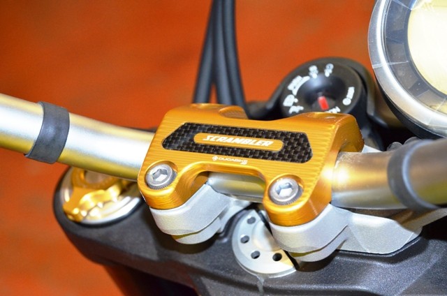 BM08 - HANDLEBAR CLAMP SCRAMBLER