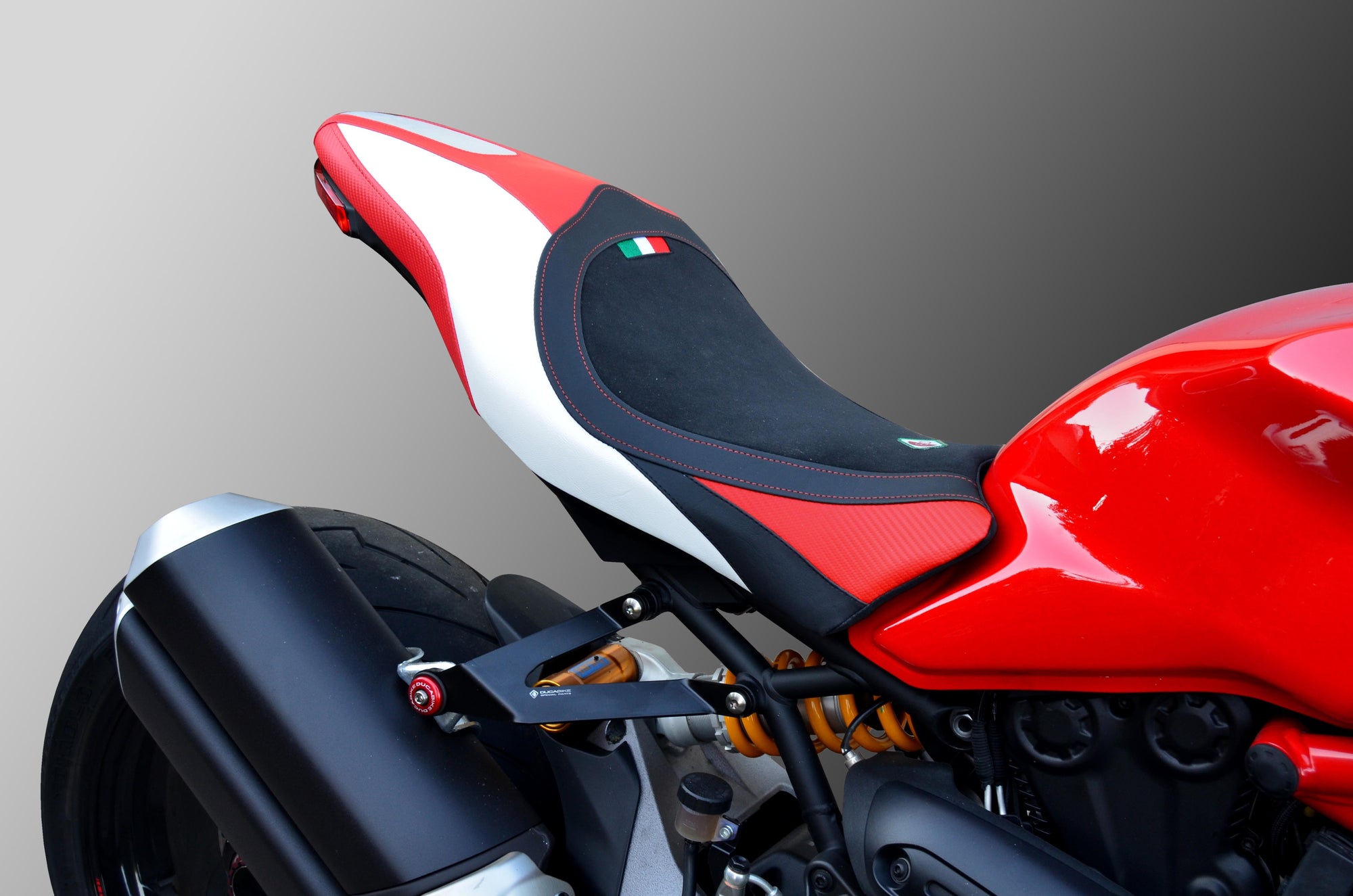 CSM1202 - M1200 MY17 SEAT COVER