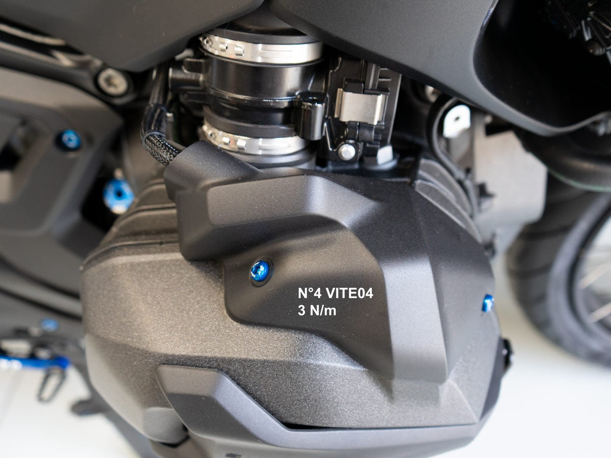 KVT65 - BMW R1300GS CYLINDER HEAD COVER BOLT KIT