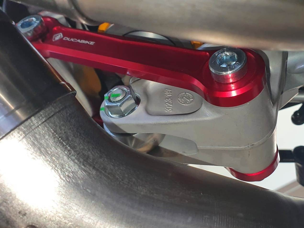 ADR08 SFV4/PAN.V4 Rear Reaction Rods