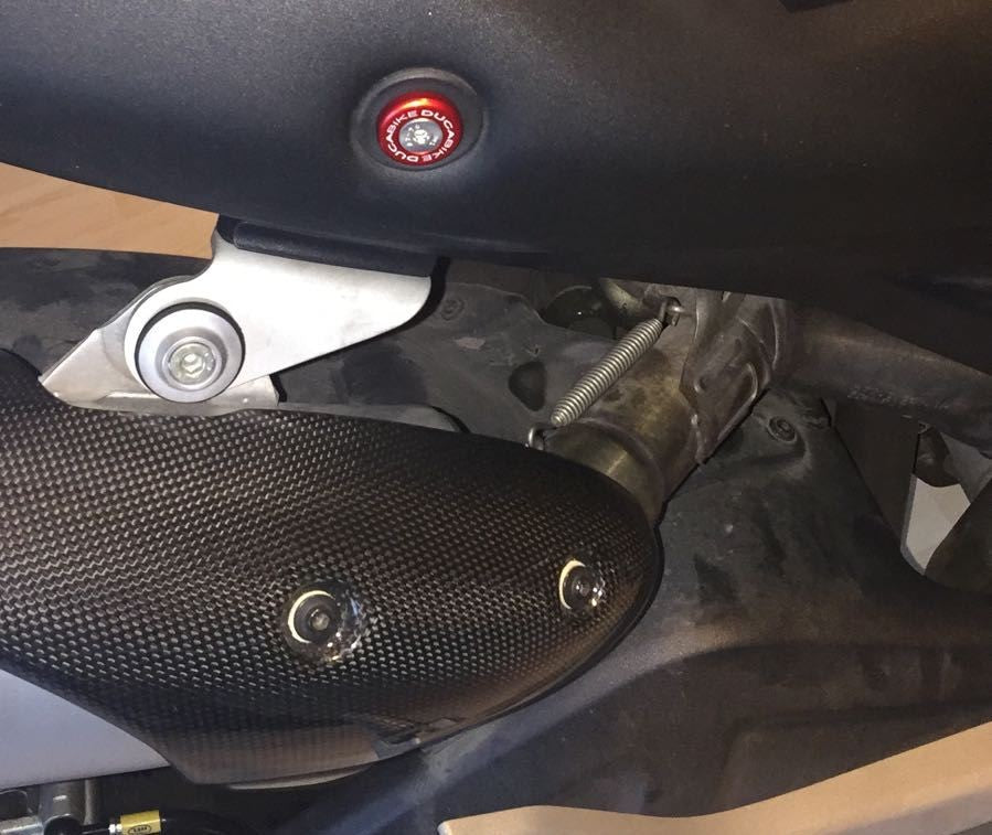 RVS01 - SEAT BOLTS