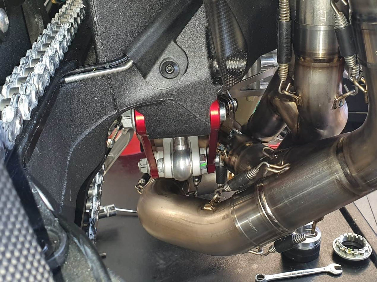 ADR08 SFV4/PAN.V4 Rear Reaction Rods